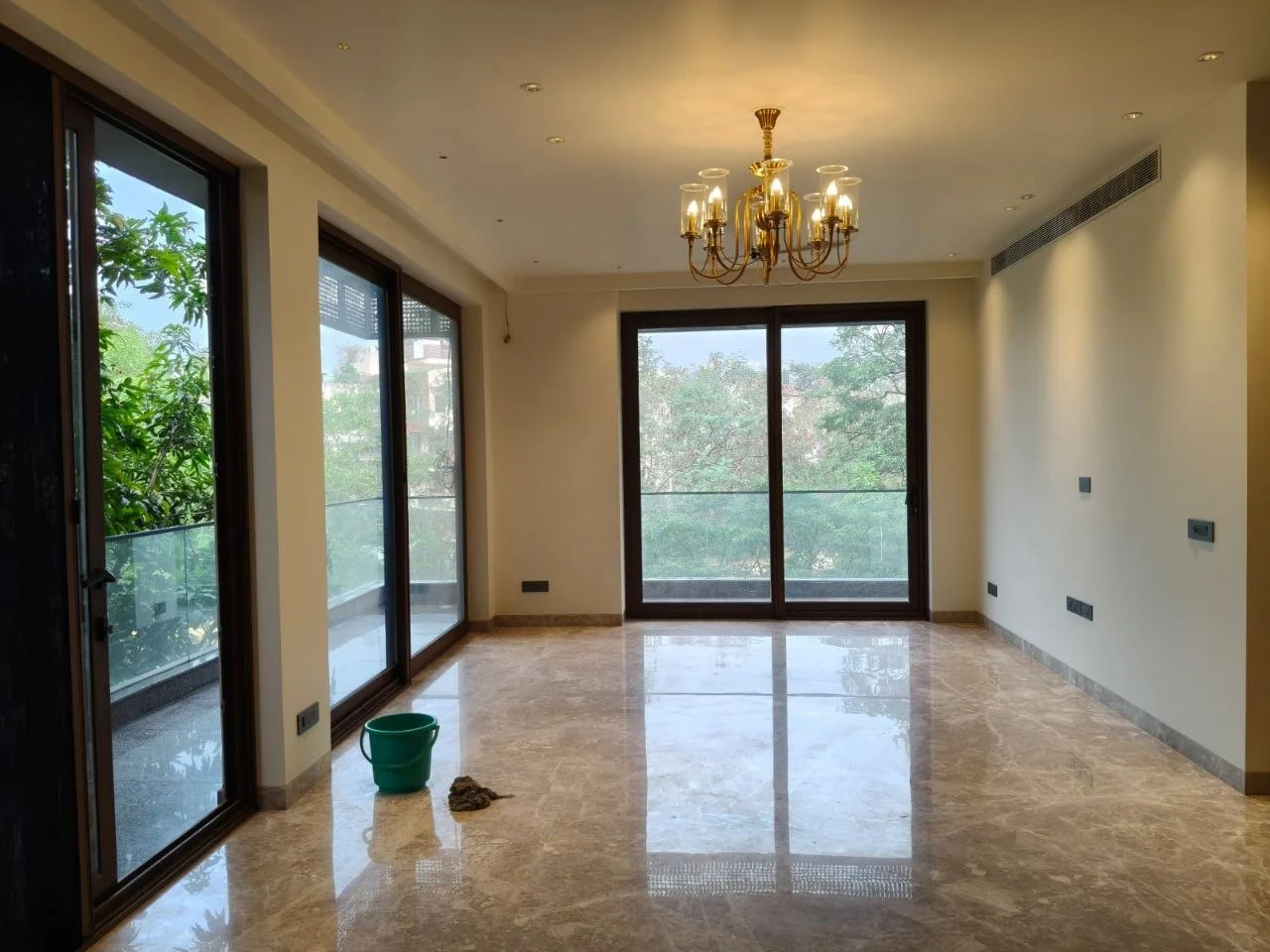 4 BHK 1st Floor Apartment In Defence Colony For Rent - 4 BHK Flat